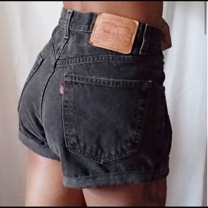 Levi’s 550 high waisted shorts